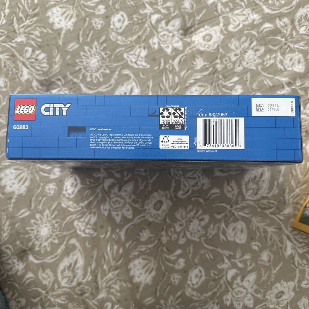 Lego City Holiday Camper Van Set # 60283 RETIRED BRAND NEW - Picture 6 of 6